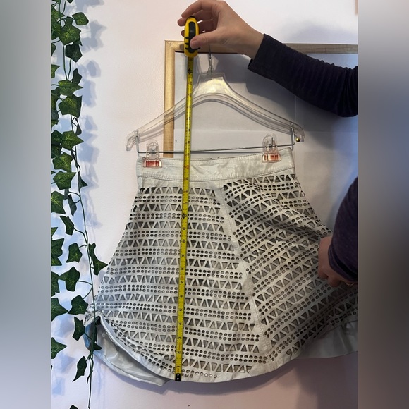 White Leather Double Layer Cutout Skirt. - Picture 6 of 7